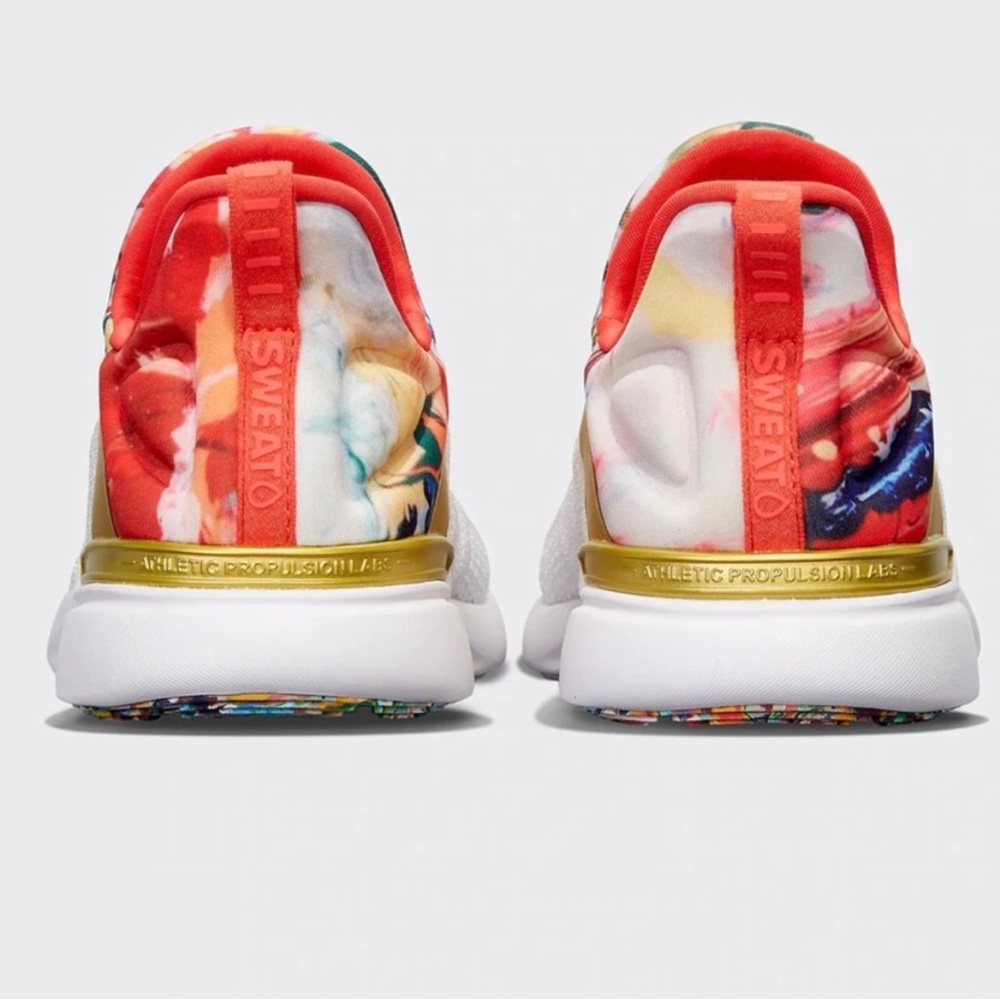 APL X SWEAT X Kelsey Wells Limited Edition
TechLoom Tracer White / Gold / Multi - Picture 3 of 10